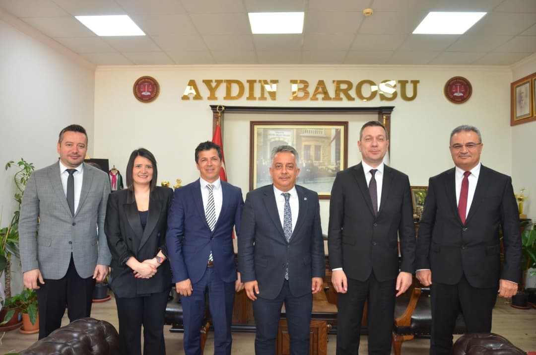 Denizbank  Genel Müdür Yardımcısı İzzet Oğuzhan Özark , Denizbank Ege Bölge Müdürü Zeki Çorakçı, Denizbank Aydın Şube Müdürü Sadık Ersöz,  Denizbank Aydın Şube Bireysel Danışmanı Bilgen Ercan, Baro Başkanımız Av. Utku Devrim Barış̧ Arslan’ı makamında ziyaret etmı̇şlerdı̇r.