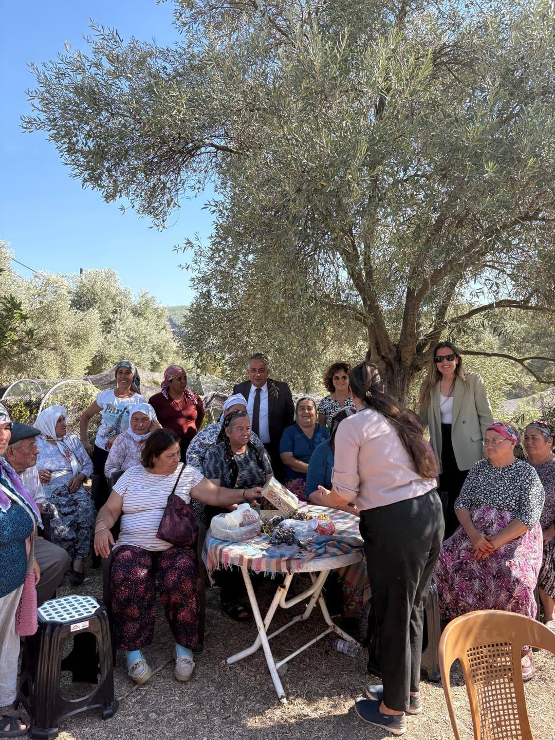 Muğla İli,Milas İlçesi,İkizköy’e bağlı Akbelen Mevkii’nde zeytinlik alanlarında başlatılan maden arama faaliyetleri kapsamında 18.09.2025 tarihinde düzenlenen basın açıklamasına katılmıştır.