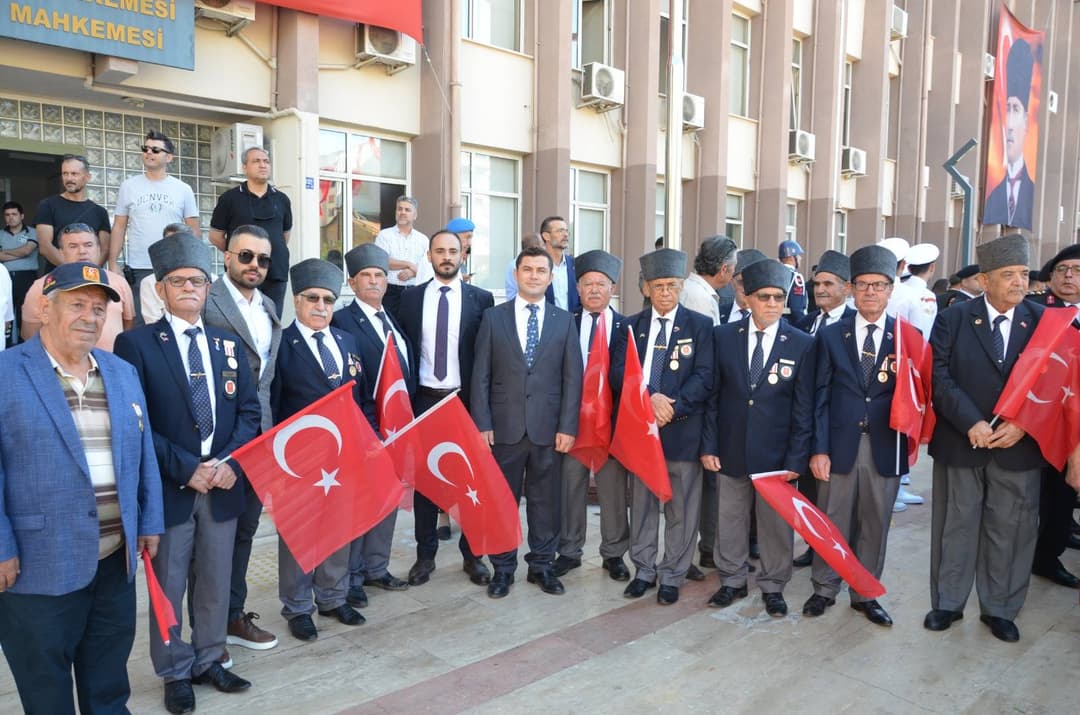 Baro Yönetim Kurulu Üyemiz Av. Onur GÜNEŞ, Atatürk'e Mareşal Rütbesi ve Gazilik Ünvanı verilişinin yıldönümü olan 19 Eylül Gaziler Günü Töreni'ne katılmıştır